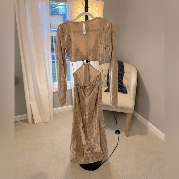 Juniper Blu crushed velvet maxi dress with cutouts size small. - Picture 3 of 5